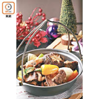 韓式牛肋骨<br>傳統鍋物用料豐富，除了入口即溶的香濃牛肋骨之外，還用上多種蔬菜熬煮，色彩繽紛分外有節日氣氛。