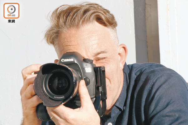 英籍攝影師Gareth Brown居港23年，希望透過攝影，給港人送上一份回禮。