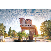 特洛伊古城是《木馬屠城記》背景地，在1998年被聯合國教科文組織入選為文化遺產。