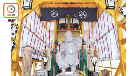 位於松原惠比須社的神像手舞足蹈，無論誰看到也會滿心歡喜！