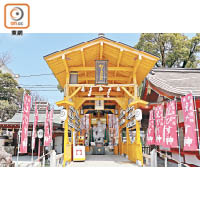 設於佐嘉神社內的松原惠比須社，供奉着市內最巨大又矚目的一個惠比須像。