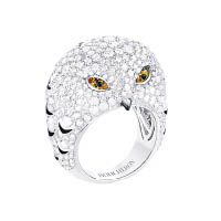 Boucheron動物系列Oulu貓頭鷹白金戒指，鑲嵌鑽石、黃色藍寶石及黑色彩漆 $42.5萬（B）