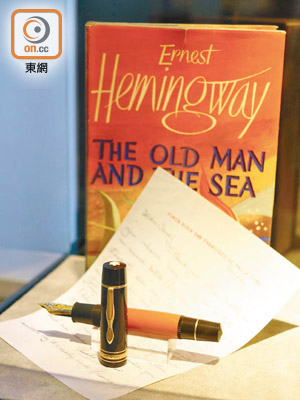  為配合「偉大作家」主題，1992年推出的第一款Writers系列，便是向海明威致敬，設計靈感來自20世紀30年代的一款Montblanc墨水筆。