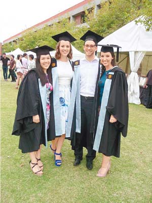 Wing（左一）畢業於Curtin University，現為註冊言語治療師。