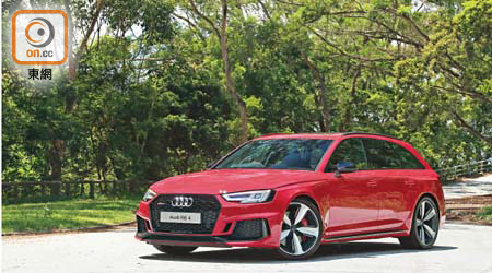 Audi RS 4 Avant屬高性能車款，配上全新的2.9公升V6 TFSI引擎，動力輸出強悍，操控好玩又刺激。