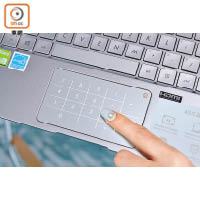 ZenBook 13/14於觸控板植入虛擬數字鍵盤。