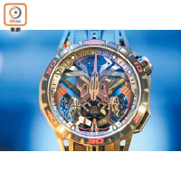 Roger Dubuis Excalibur One-Off腕錶，搭載全新研發機芯，4時及8時位置設有兩個90度傾斜呈V字形設置的雙陀飛輪，全球獨一無二。未定價