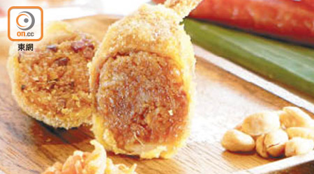 糯米釀雞翼<br>這道菜並不是新奇菜式，但泰式版本的做法卻有別於傳統，雞翼蘸滿了麵包糠才炸熟，所以特別鬆化惹味，無論口感與味道都極富層次。