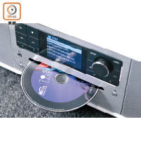 內置吸入式唱盤，支援播放各式CD，上方備有2.8吋屏幕。