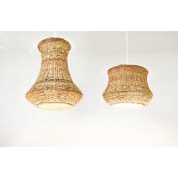 Nuo<br>融入印尼傳統手工藝的吊燈系列，以藤製條形組件結合香蕉樹幹製成，散發自然氣息。