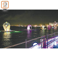 今年台灣燈會首次於海邊的風景區舉辦，所以水中花燈也是一大特色。