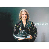 擁有自動綁帶系統的Nike MAG及HyperAdapt 1.0都是出自前Nike設計師Tiffany Beers。