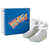 2014年萬聖節前夕，專門推出道具戲服用品的Halloween Costume推出「走Swoosh版」Nike MAG。不過睇完網上開箱片，會發現其質感猶如玩具，相當一般。