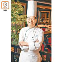 梁輝雄師傅從事廚藝工作超過40年，曾遠赴日本、南韓、北京及中國多個地區任職，現為尖東一間五星級酒店中菜行政總廚，其主理的中菜廳，曾獲得2011年至2013年米芝蓮一星殊榮。