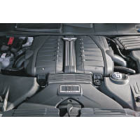 雙Turbo的W12引擎，最大馬力高達635ps。