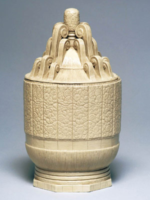藝術家Pierre Patout為1925年巴黎裝飾工藝博覽會Sèvres展館設計的花瓶。