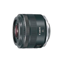 Canon RF 35mm F1.8 Macro IS STM微距鏡頭，勝在夠細支。<br>售價：$4,280（b）