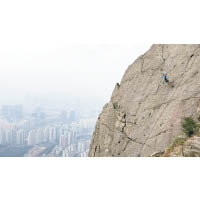 本地繩降熱點<br>想挑戰高難度，飛鵝山自殺崖的崖壁高度近40米，下降到某些位置甚至找不到踏腳點，要玩家懸空下降。
