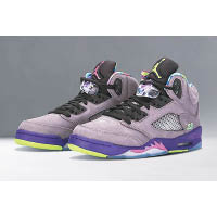 2013年推出的Air Jordan 5 Bel-Air，配色便是來自劇中Will Smith的衣着，Air Jordan 5亦是他於劇中經常穿着的波鞋。