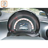 清晰儀錶<br>車速錶顯示不同資訊，續航能力十分清晰。