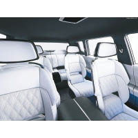 寬敞六座<br>車廂採用2+2+2座位布局，乘坐空間舒適寬敞。