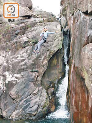 阿衡創辦的Wilday設有「溪澗飛索體驗旅程」（$580/位）與「海崖飛索體驗旅程」（$760/位），12歲或以上均可參加。