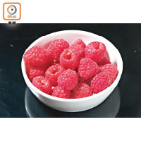 紅莓（Raspberry）又稱為覆盆子，由多粒果核組合而成，是可塑性甚高的食材之一。