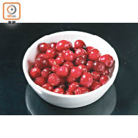 小紅莓（Cranberry）又有蔓越莓的名稱，有食用價值亦具藥用性，是天然保健及抗菌的水果。