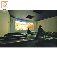 小倉城Theatre設有特大屏幕，將小倉城歷史濃縮成10分鐘的片段播出。