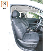 Niro EV+ Deluxe標準配備原廠皮革座椅，前座具備冷暖出風功能，駕駛席還有多角度電動調校。