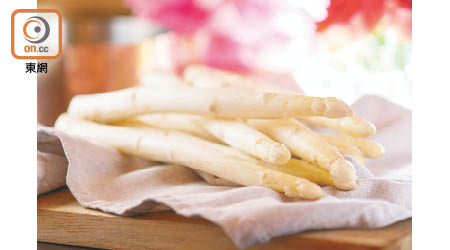 由即日起到5月期間都是歐洲白蘆筍的當造期，其爽甜多汁的獨有口感，是炮製經典歐陸菜的時令食材之一。