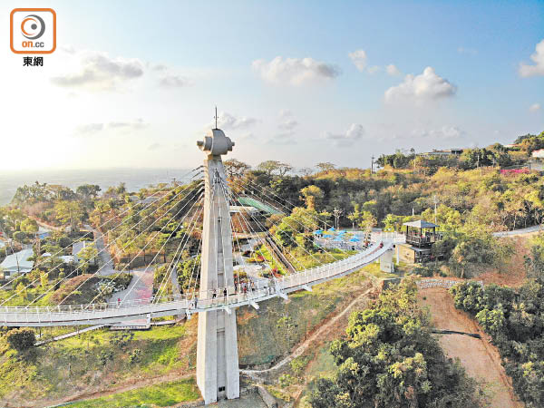 高雄登上小提琴天空步道