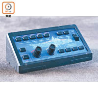 遙控器可用來控制大和號播放經典對白及特效聲、轉動炮塔等。