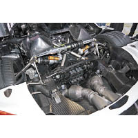 全新的V8雙渦輪增壓引擎在2,700至6,170rpm間，可提供1,000Nm扭力輸出，在5,100rpm時更達到1,500Nm。