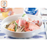 金目鯛魚鮫酒蒸<br>魚鮫位置的魚肉最為鮮嫩，簡單用木魚高湯及昆布提鮮，味道層次更加豐富甜美。