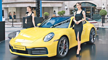 全新911率先推出包括Carrera S及Carrera 4S，硬頂及開篷同步登場。