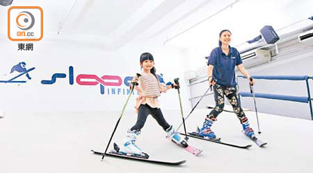 小朋友在滑雪過程中，可以訓練平衡、膽量等，好處多多。