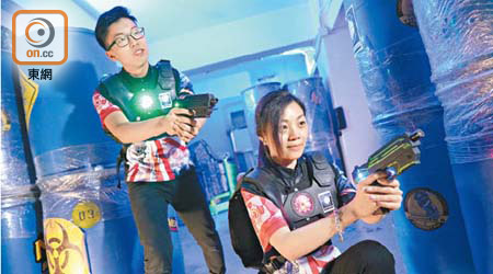 Laser Tag裝備唔多，穿上特製背心，手執雷射槍就玩得。