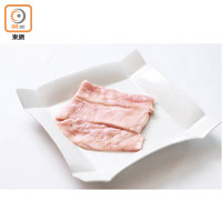 傳統是用豬背近尾、少活動的部位製作，肉質嫩滑而油脂充足。