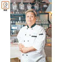 李耀權師傅有35年西廚經驗，曾於多間知名餐廳任職，現為中環一間Fusion西班牙餐廳主廚。