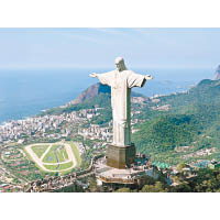 高30米的基督聖像為紀念巴西獨立運動成功而建，以花崗岩雕成。