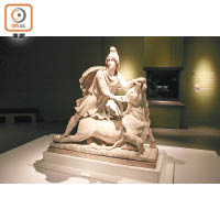 正在宰殺公牛的密特拉神像，反映密特拉神信仰曾於羅馬帝國流行的一段歷史。