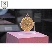 以黃銅製成的希伯來星盤，是一個用於航海、天文學、占星學及報時的儀器。