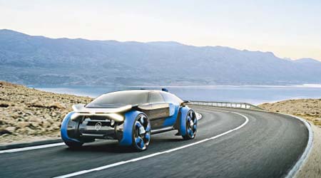 Citroën全新純電動概念作19_19，搭載四輪驅動系統，並設自動駕駛功能。