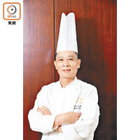 黎永冠師傅曾在上海半島酒店任點心部主廚，擅長將西式食材融入中式餅食之中，現為尖沙咀一間知名餅藝專門店的餅藝大師。