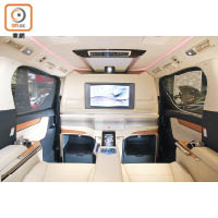 配備24吋螢幕及JBL高級音響，乘客可在車程享受娛樂節目。