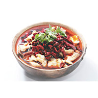 湘菜本身分成湘江菜、湘西菜、洞庭菜、台灣湘菜等不同流派，缽子菜正是洞庭菜的特色，亦以全魚席馳名。