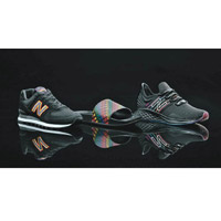 （左起）New Balance Rainbow Pack 574 $899、200 Slide $219、Fresh Foam ROAV $699（F）