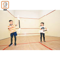 初學者可藉着互相傳球，學習控球及感受球速。