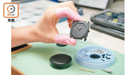品牌最新推出的Octo Finissimo Automatic Ceramic腕錶。
